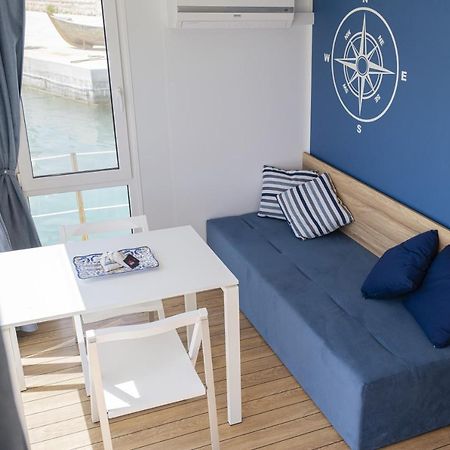 Hotel Houseboat Floatart Experience Bisceglie Exterior foto