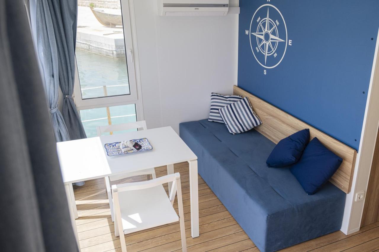 Hotel Houseboat Floatart Experience Bisceglie Exterior foto
