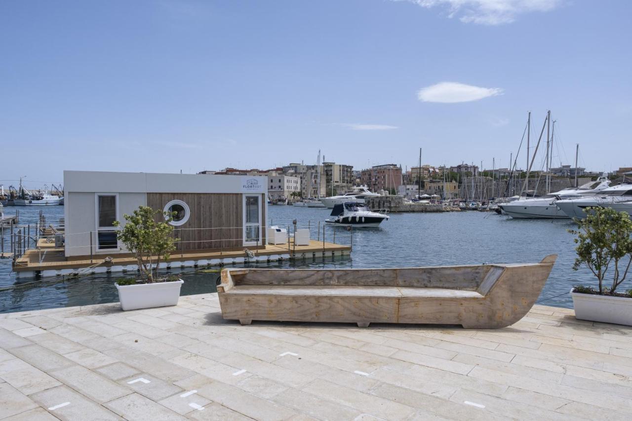Hotel Houseboat Floatart Experience Bisceglie Exterior foto