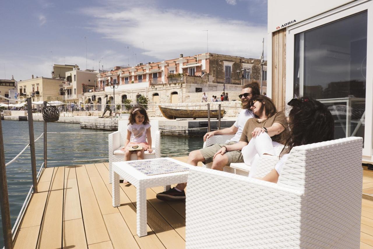 Hotel Houseboat Floatart Experience Bisceglie Exterior foto